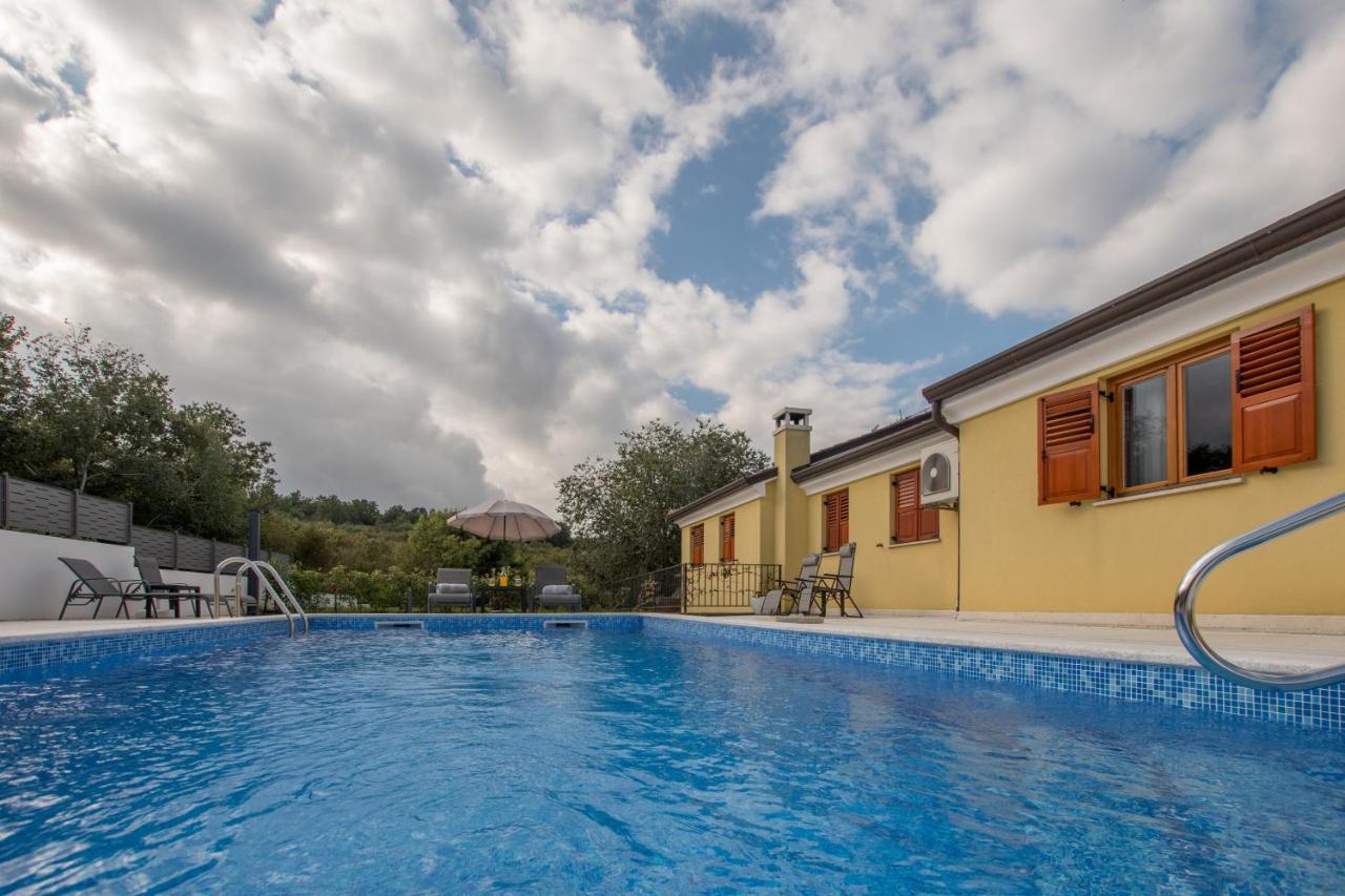 Apartments Viler Buje Εξωτερικό φωτογραφία